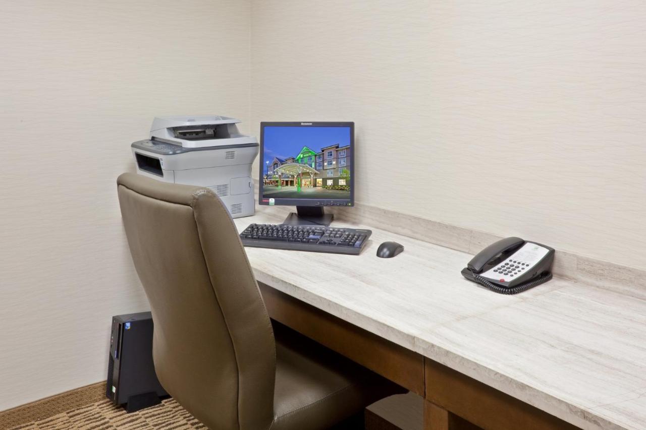 Holiday Inn Hotel & Suites Surrey East - Cloverdale By Ihg Bagian luar foto