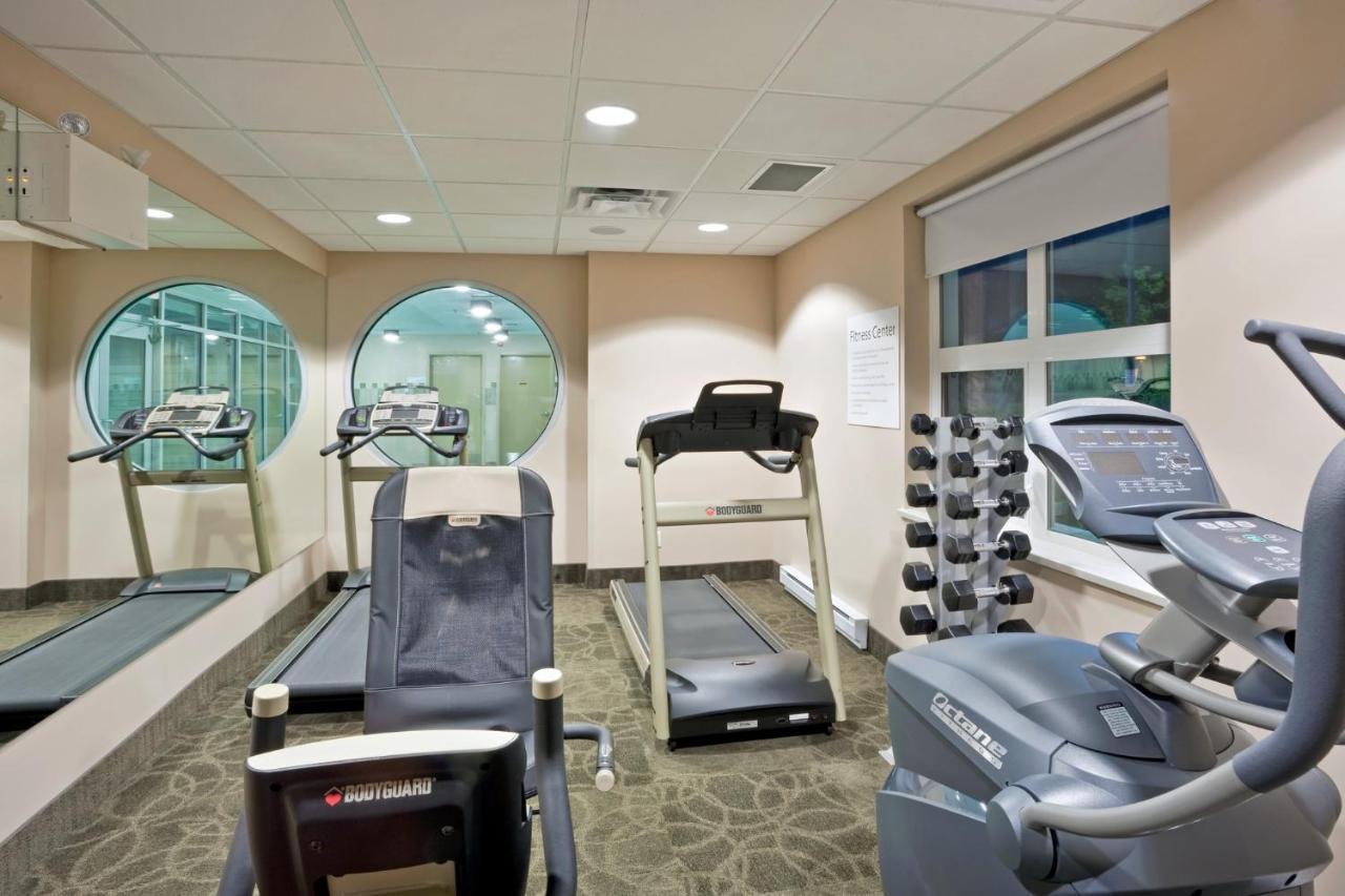 Holiday Inn Hotel & Suites Surrey East - Cloverdale By Ihg Bagian luar foto