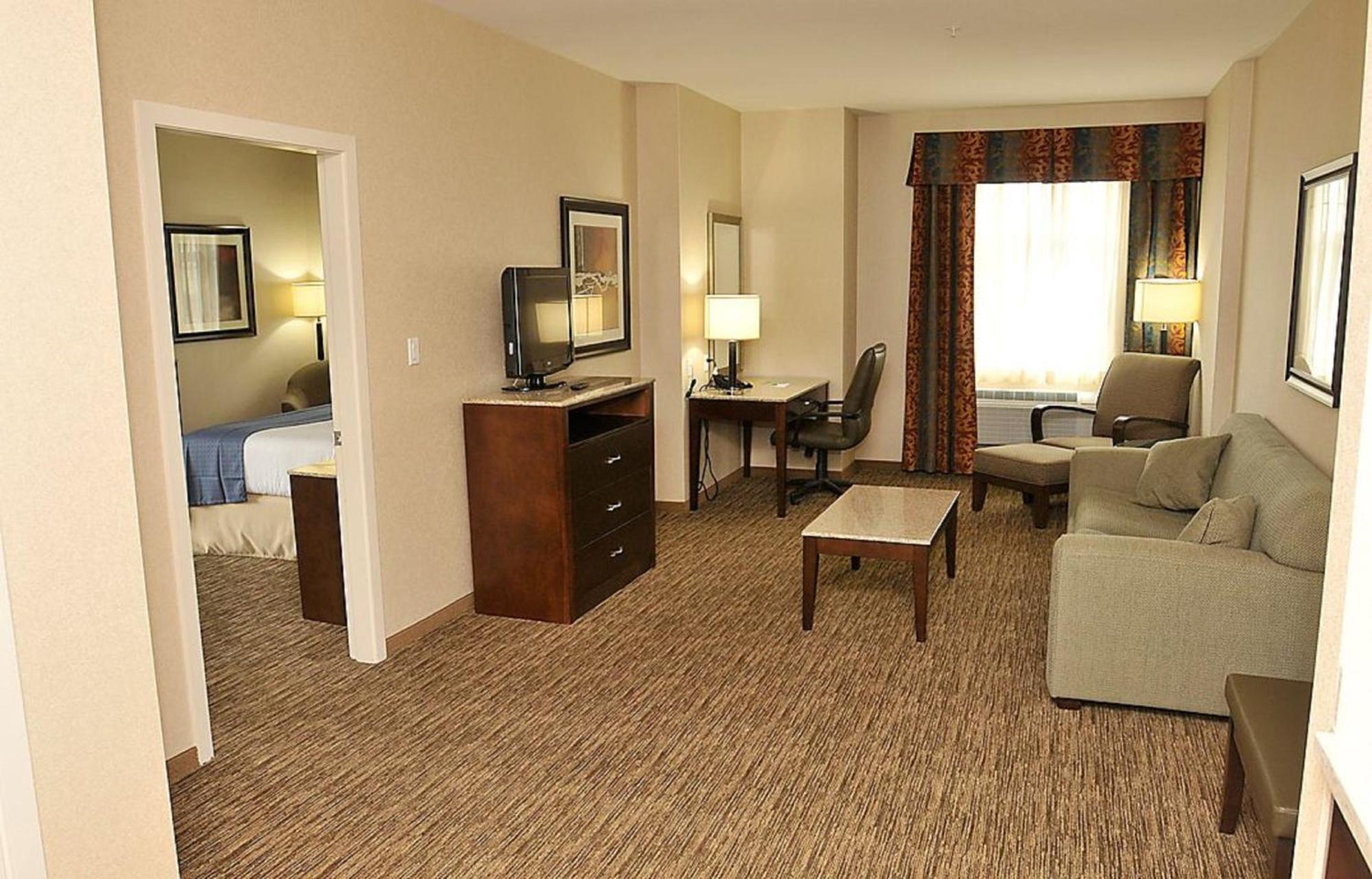 Holiday Inn Hotel & Suites Surrey East - Cloverdale By Ihg Bagian luar foto