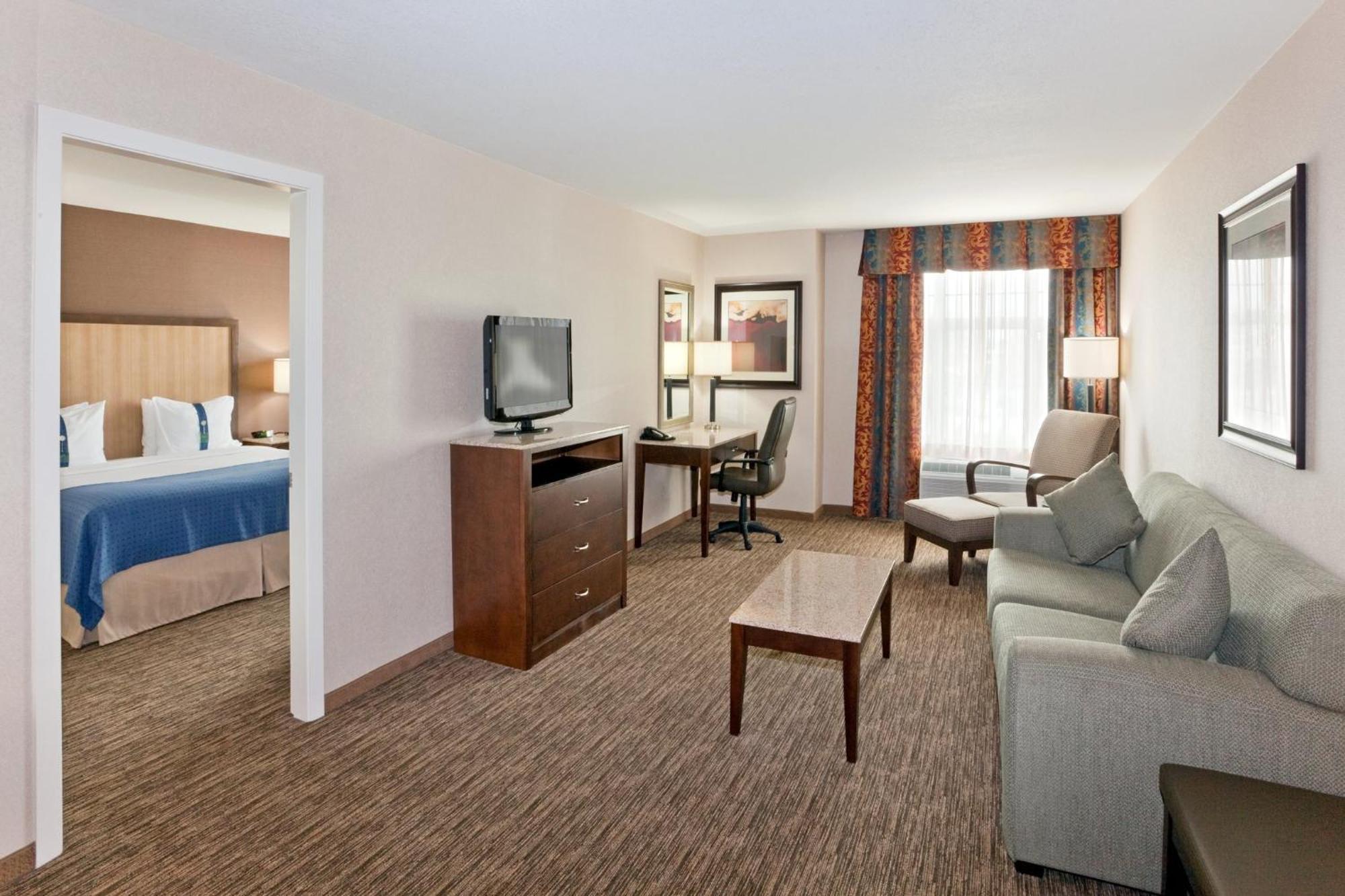 Holiday Inn Hotel & Suites Surrey East - Cloverdale By Ihg Bagian luar foto