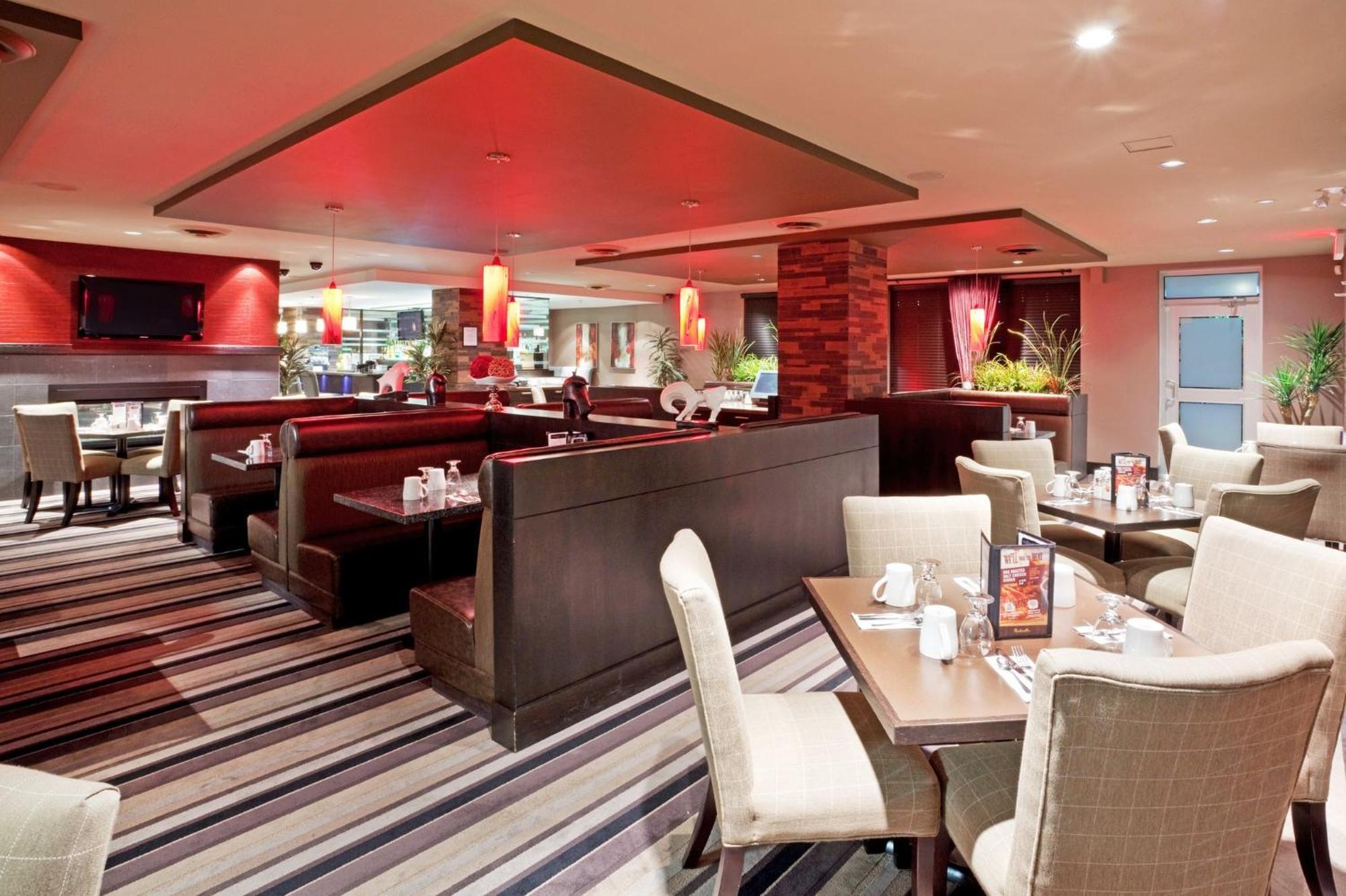 Holiday Inn Hotel & Suites Surrey East - Cloverdale By Ihg Bagian luar foto
