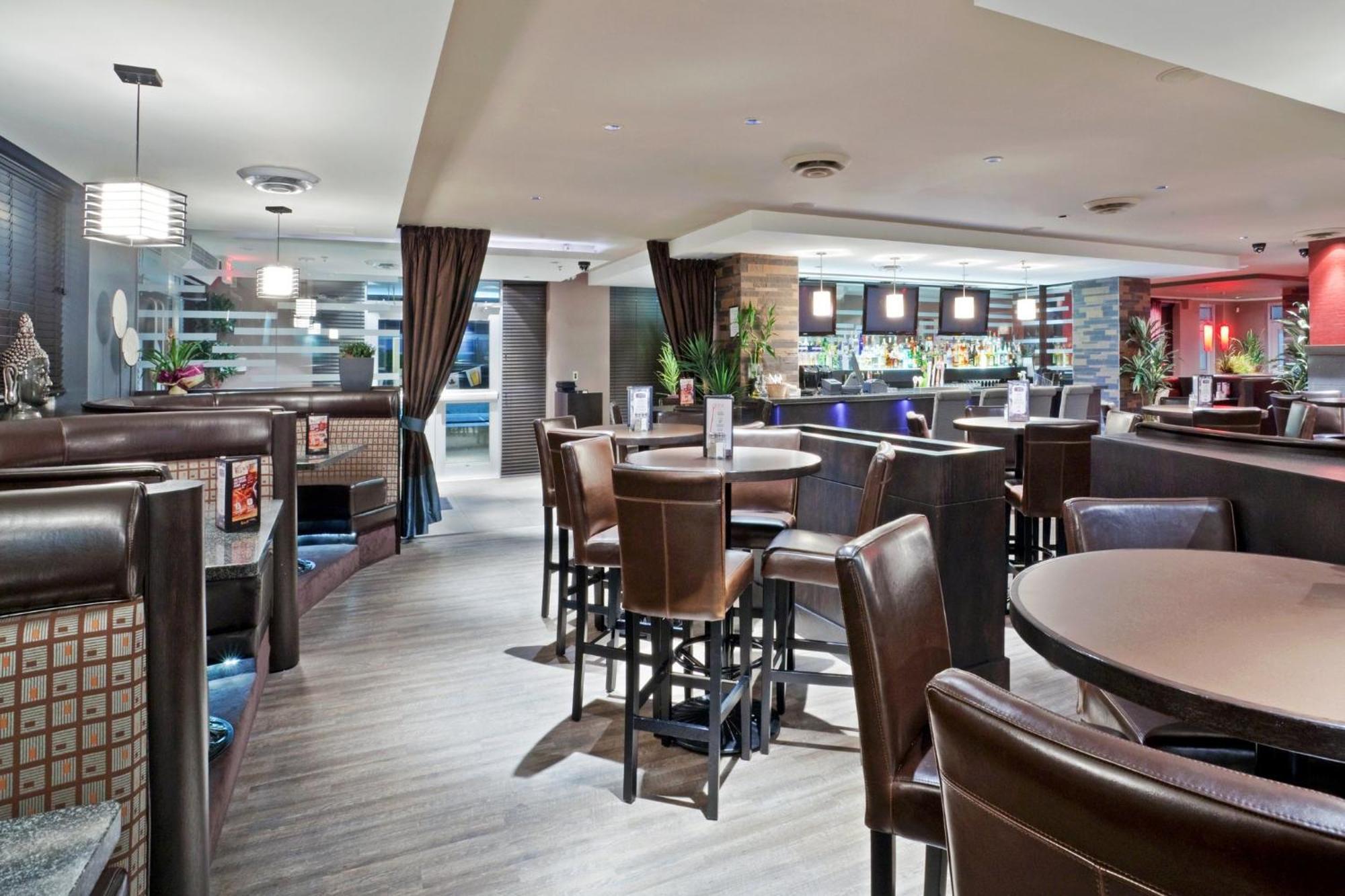 Holiday Inn Hotel & Suites Surrey East - Cloverdale By Ihg Bagian luar foto
