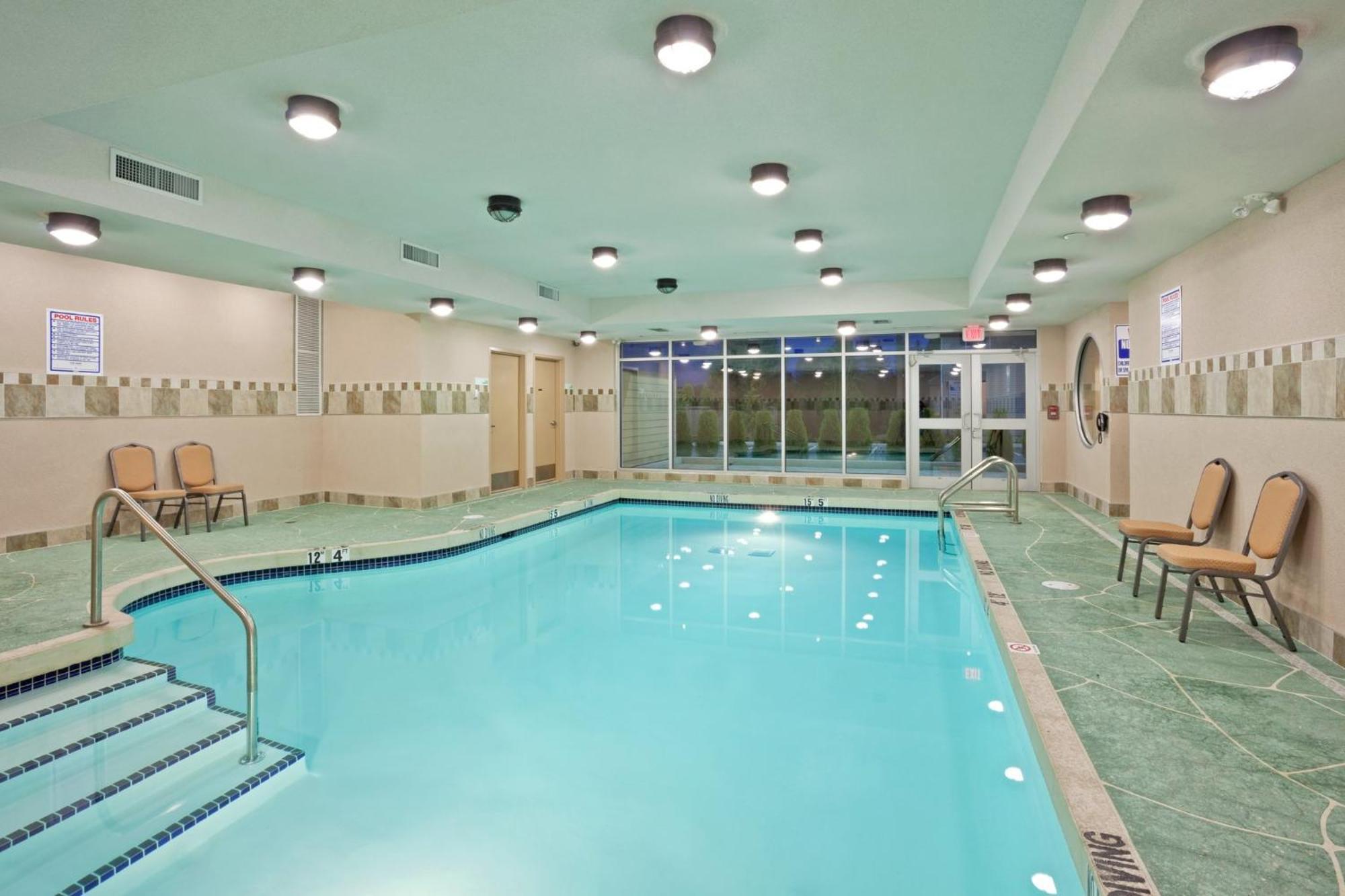 Holiday Inn Hotel & Suites Surrey East - Cloverdale By Ihg Bagian luar foto