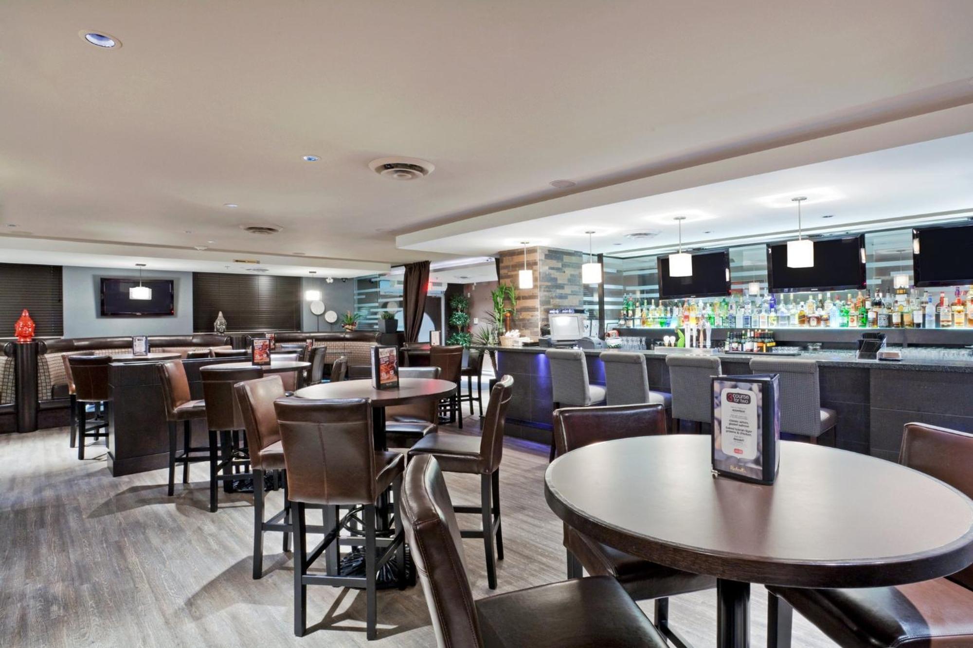 Holiday Inn Hotel & Suites Surrey East - Cloverdale By Ihg Bagian luar foto