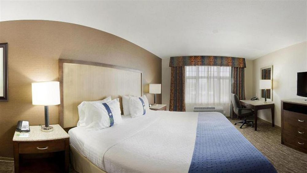 Holiday Inn Hotel & Suites Surrey East - Cloverdale By Ihg Bagian luar foto