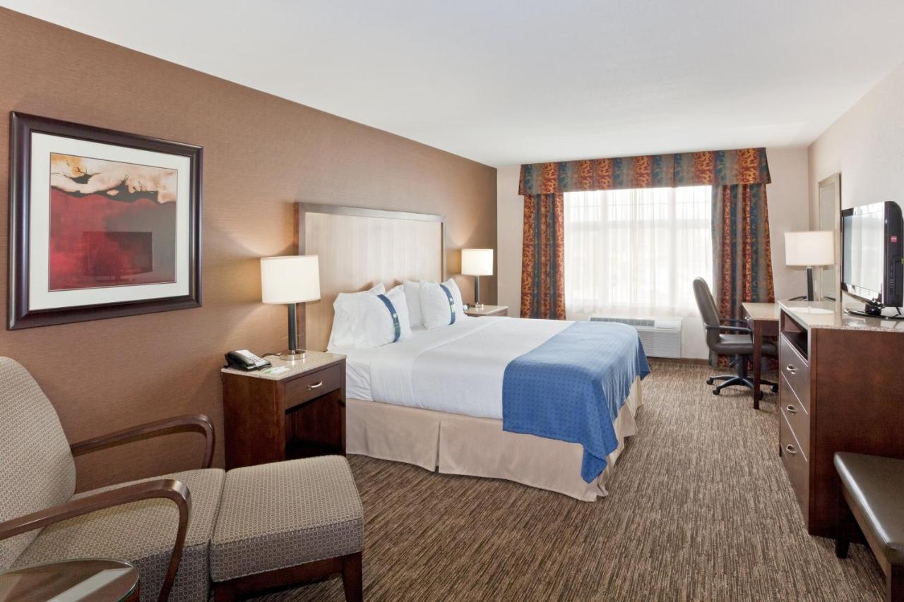 Holiday Inn Hotel & Suites Surrey East - Cloverdale By Ihg Bagian luar foto