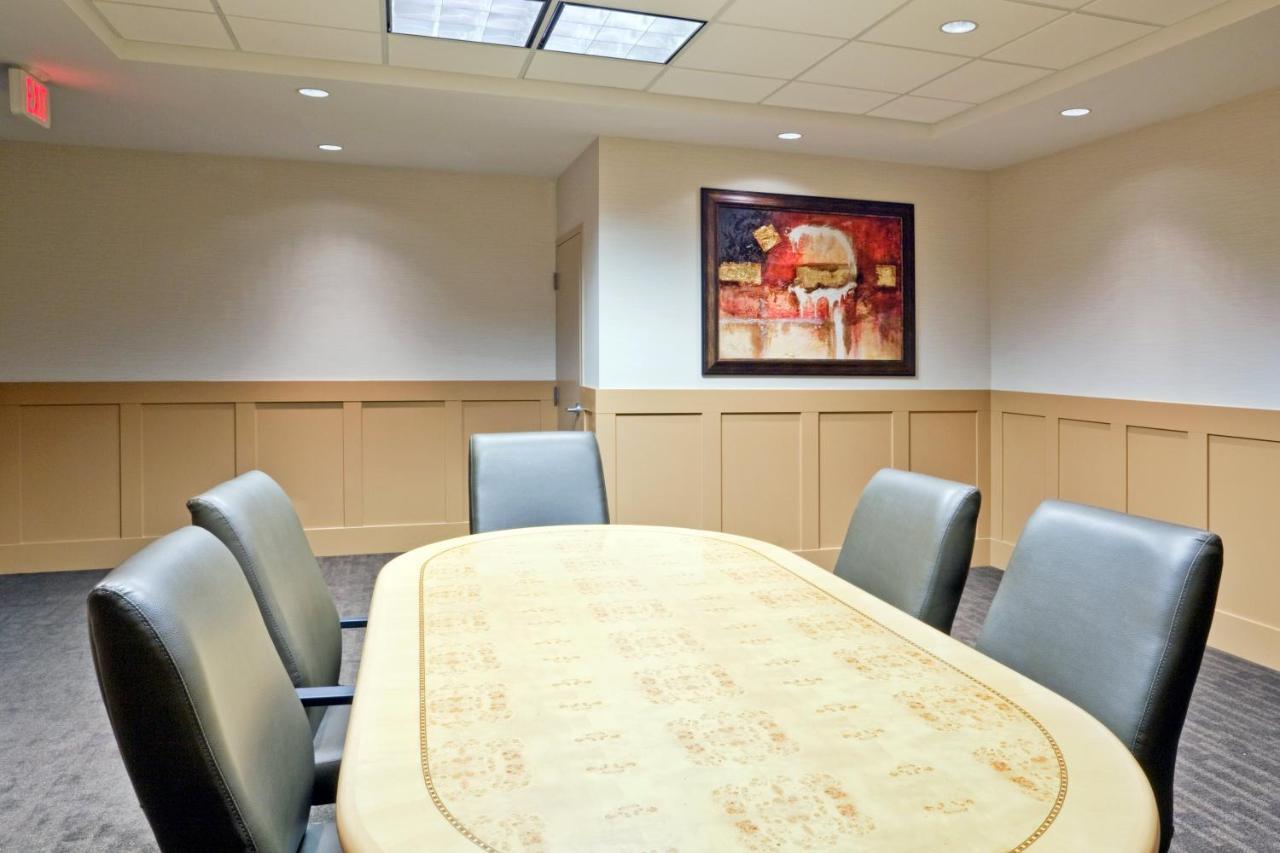 Holiday Inn Hotel & Suites Surrey East - Cloverdale By Ihg Bagian luar foto